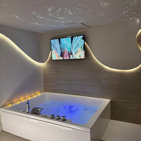 Spa Privatif - Love Room Luxe - Proche Disney Marles-en-Brie Eksteriør billede